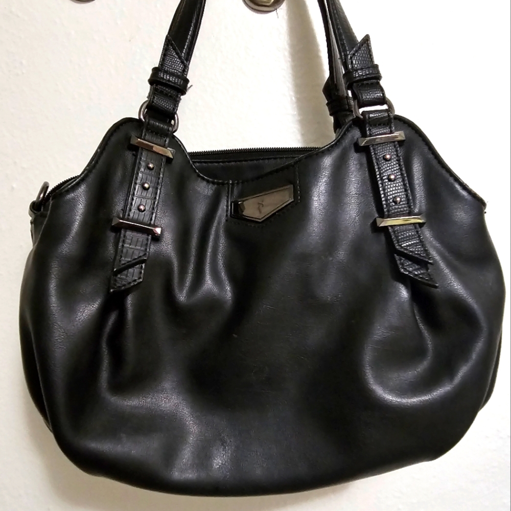 Simply Vera NWOT black Buena Satchel purse. Vera Wang. Excellent condition